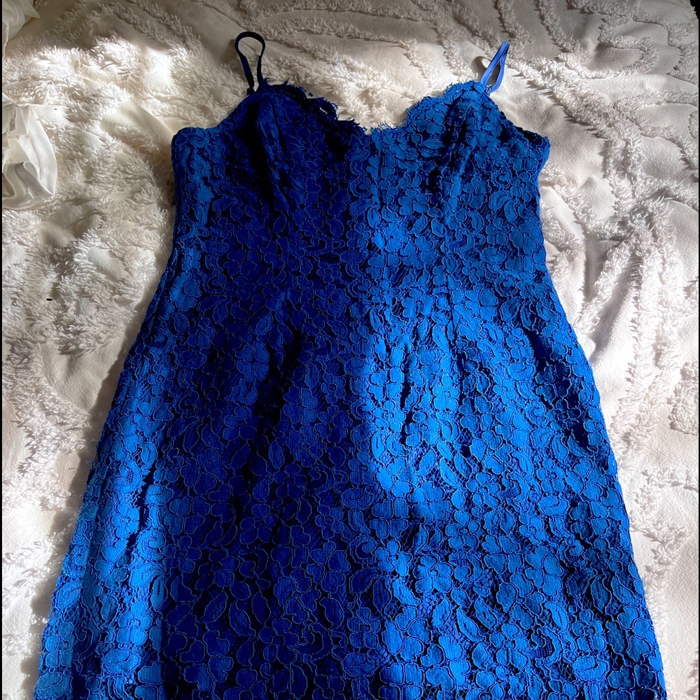 Lulu’s lace sweetheart strappy blue mini dress